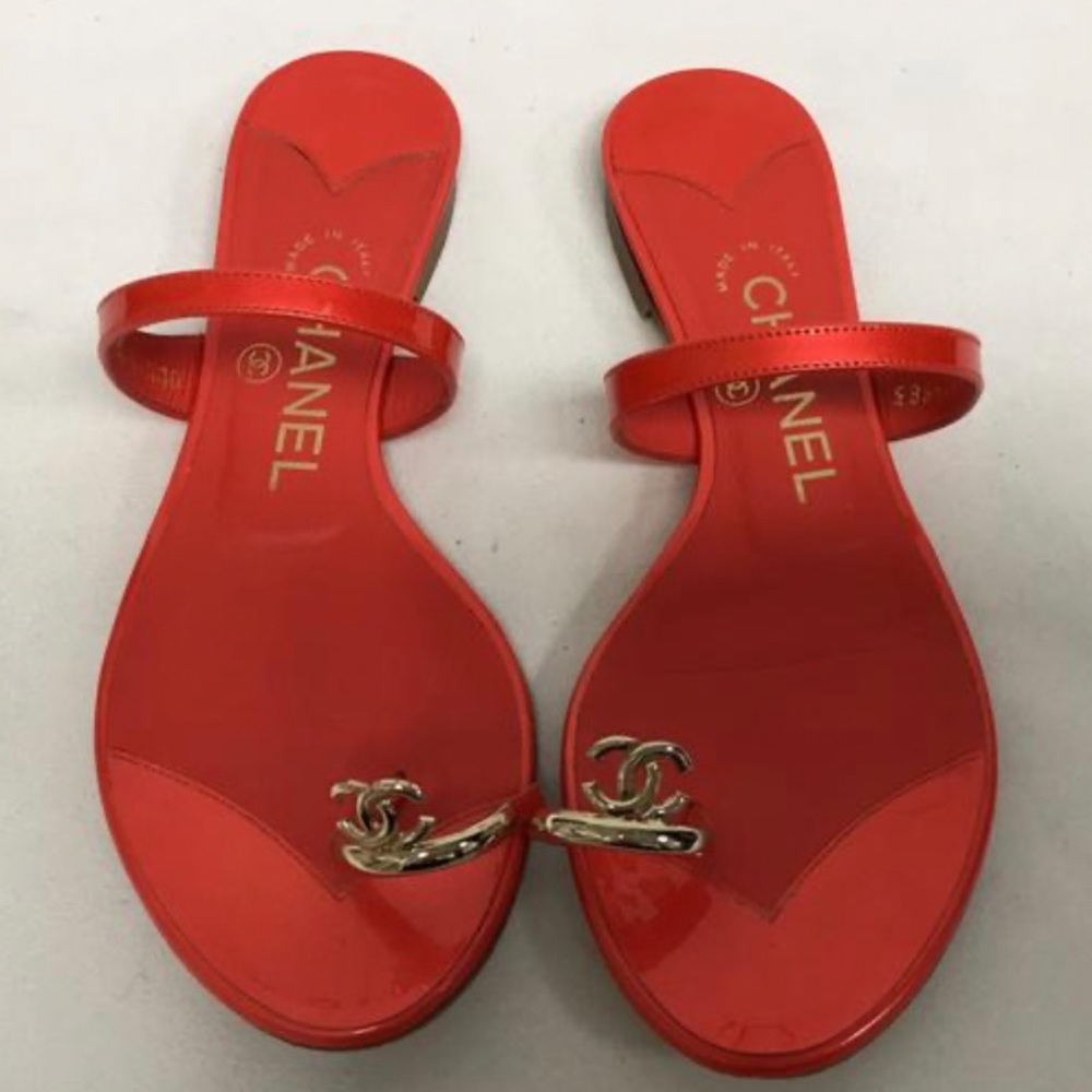 Chanel CC Toe Ring Sandals